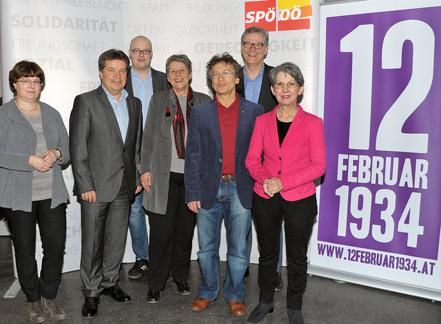 Soziologin Brigitte Kepplinger, LH-Stv. Reinhold Entholzer, FU-Berlin-Professor Leonhard Dobusch, Imma Palme vom IFES-Institut, Sepp Wall-Strasser (ÖGB OÖ), Moderator Bernd Dobesberger und Nationalratspräsidentin Barbara Prammer (v. l.). | Foto: Cityfoto