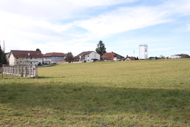 Hier soll der neue Sparmarkt direkt an der Salzburger Straße/Ecke Arnsdorfer Straße gebaut werden. | Foto: Schweighofer