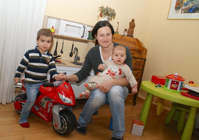 Bettina Federici – mit ihren Kindern Leonardo und Ilaria – versteht nicht, warum bei Bildung gespart wird.