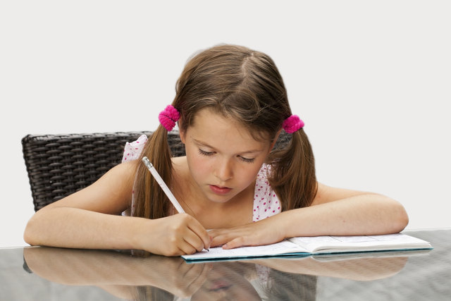 Viele Eltern haben Probleme, ihre Kinder dazu zu motivieren, Hausübung zu machen.