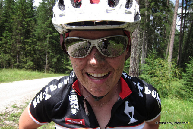 2011 erst mit dem Radeln begonnen, 2012 die Transalp gefahren, 2013 die Trans Schwarzwald und für 2014 steht etwas gaaaaanz ganz großes auf meiner persönlichen "todo" Liste!!! Den Ötzi einmal zu fahren und zu finishen wäre einfach ein Traum und mein grooooooßes Ziel für die Saison 2014!!!!