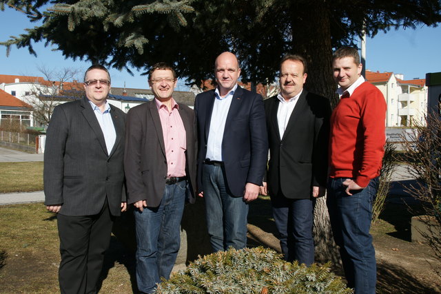 Michael Preissl (AK-Bezirksstelle Gmünd), Erich Macho
(ÖGB-Gmünd), Präsident Markus Wieser (AKNÖ, ÖGB-NÖ Vorsitzender), Eduard Schrenk (BRV-Ang. Eaton), Werner Müller (BRV-Arb. Eaton).