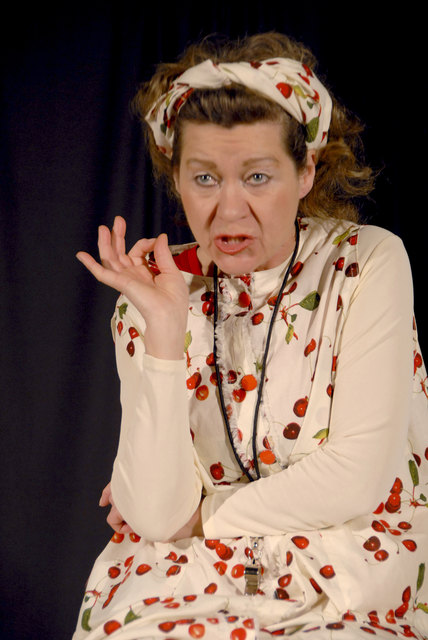Gabriele Köhlmeier begeisterte mit ihrem Programm "Is' was, Alter?" das Publikum im restlos ausverkauften Kulturkeller Gleisdorf.