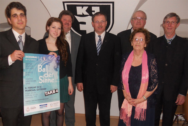 Rudolf Hies und Madeleine Höller (links) freuten sich über die vielen Gäste.                                         Foto: Privat