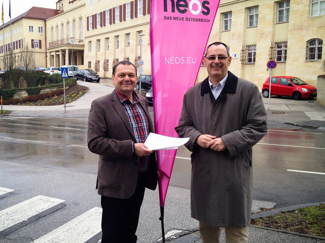 Die NEOS – Andreas Posch und Christian Schreiter – präsentierten ihre Vorschläge zur Demokratiereform. | Foto: NEOS