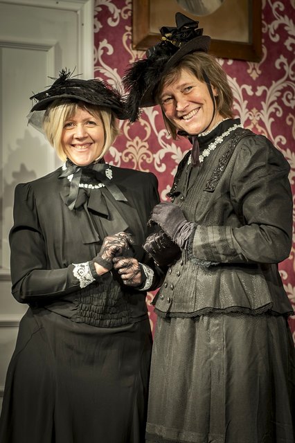 Lotte Bachmann und Gabi Schlager alias Martha und Abby Brewster.