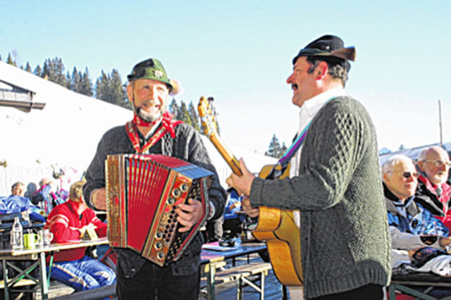 Zünftig auf’gspielt wird beim traditionellen Musikanten-Skitag. | Foto: Agentur Montesole