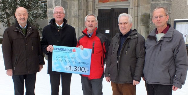 Spende für den Sozialkreis in Schwanenstadt: Josef Stelzhammer, Heinz Schachreiter, Siegfried Neumüller, Hubert Parzmair, Josef Dämon (v.l.). | Foto: Hausruckchor