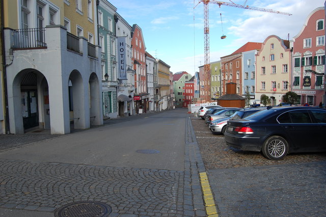 Für den Unteren Stadtplatz in Schärding wird eine Fußgängerzone angeregt. | Foto: Ebner