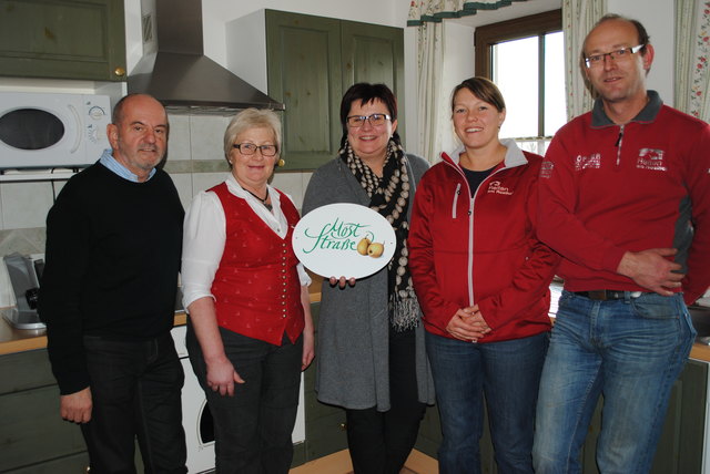 Bürgermeister Franz Bittner, Rosi Sinick, Landtagsabgeordnete Michaela Hinterholzer, Jutta und Gernot Hornbachner | Foto: privat