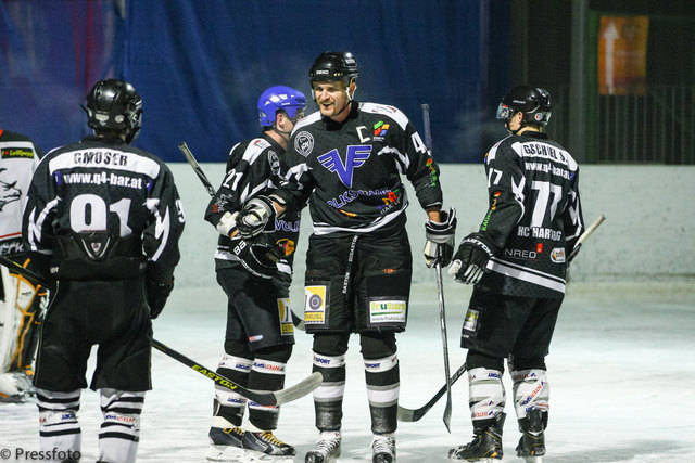 Der HCH in Jubelpose - im Viertelfinale wurden die Rattlesnakes mit 2:1 nach Serie besiegt @Foto:pressfoto.at