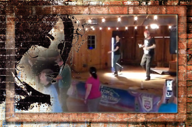 Garland Bullock und Assistentin mit dem Clog-Dance 'Dance With Me Tonight' bei der Veranstaltung 'Luckenbach On Taps 2014'