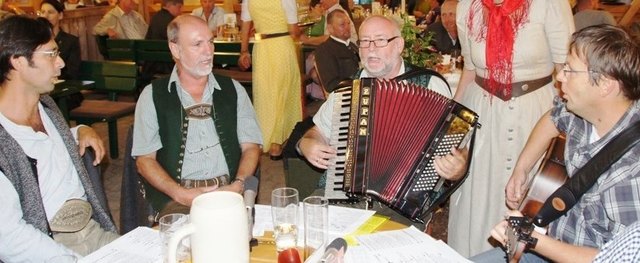 ... Die Neukirchner Nierzhausmusi ...