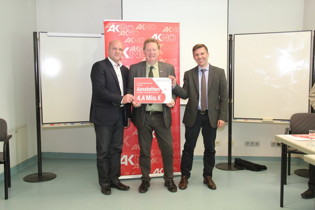 AKNÖ-Präsident Markus Wieser, AK-Bezirksstellenleiter Robert Schuster, Karl Heigel vom AK-Rechtsschutzbüro West