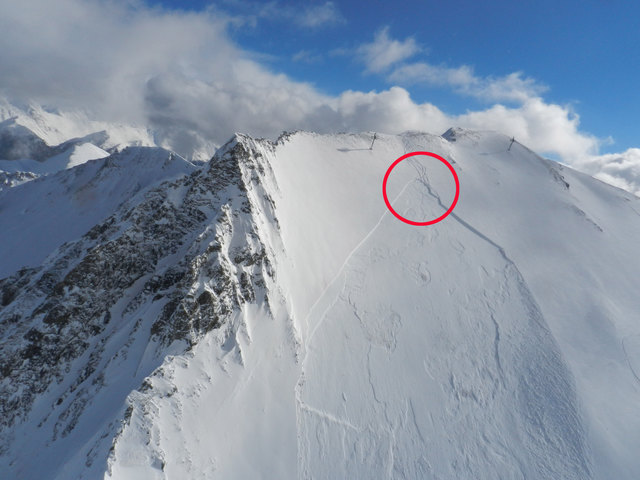 Der Lawinenabgang in Serfaus (Pezid) endete gilmpflich. Der verschüttete Freerider konnte unverletzt geborgen werden. | Foto: ZOOM-Tirol