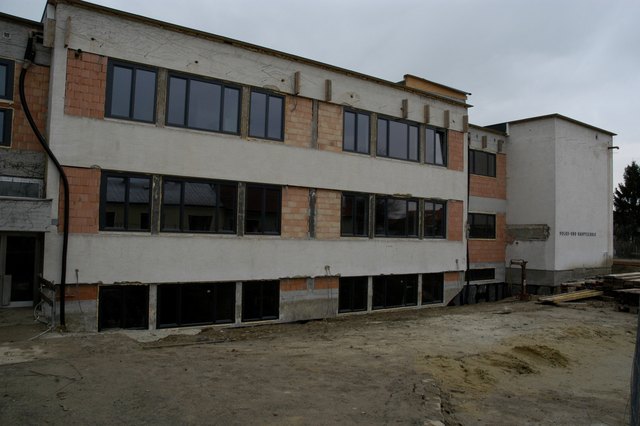 Eine grundlegende Sanierung des 1979 erbauten Schulgebäudes war dringend notwendig.Fotos: Josef Messirek