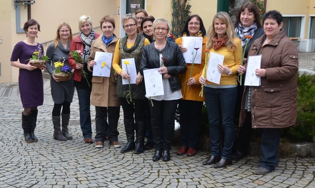 Feierlicher Abschluss des Kurses für ehemalige Daily-Mitarbeiterinnen: Michaela Billinger (3.v.l.) übergab die Zertifikate. | Foto: Foto: Alom