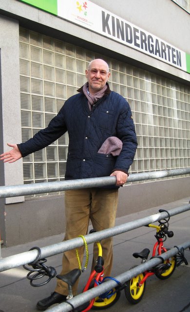 8. Bezirk: Kindergarten Josefstädter Straße: Breiterer Gehsteig soll Sicherheit für Kids erhöhen. http://www.meinbezirk.at/wien-08-josefstadt/chronik/kindergarten-josefstaedter-strasse-gehsteig-wird-verbreitert-d850749.html