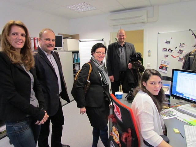 Gaby Tamandl und Thomas Rasch beim Radaktionsbesuch: Information für die Bezirksbürger im Vordergrund | Foto: Gerhard Krause