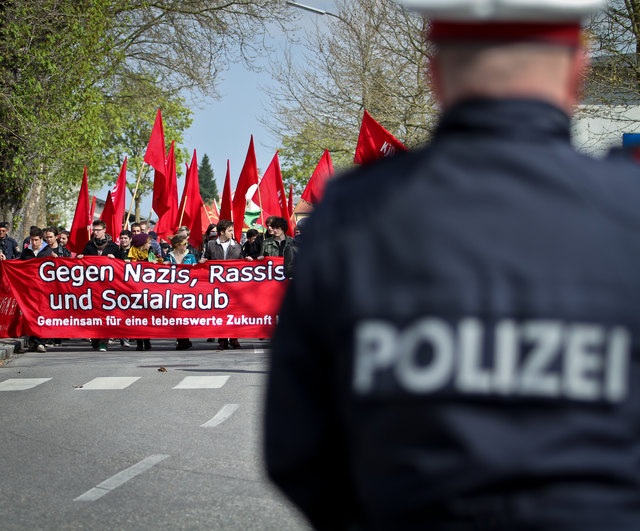 200 Demonstranten kamen 2013 nach Braunau und protestierten gegen Rechtsextremismus. | Foto: Huber