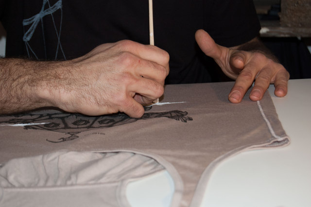 Kiko Kreationen wirken auf den ersten Blick düster, tragen aber etwas Positives in sich. | Foto: Atelier Aufwind