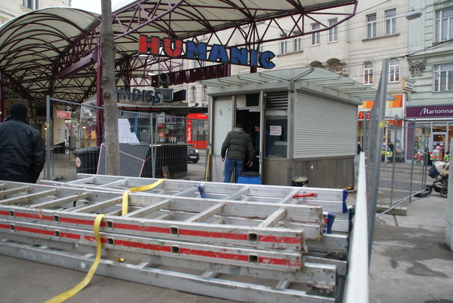 Am Mittwoch wurde mit dem Abriss begonnen - nun muss der Kebabstand wieder aufgebaut werden.