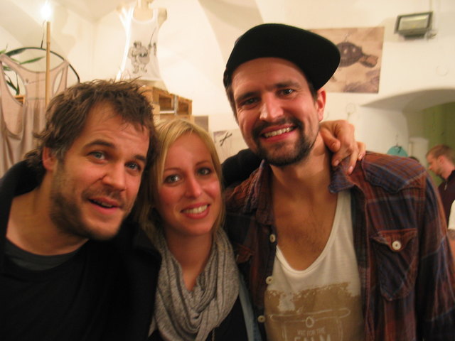 DIe Gründer von Aufwind Kiko, Sara und Jimmy bringen Kunst und Wind auf ihre Shirts. | Foto: Atelier Aufwind