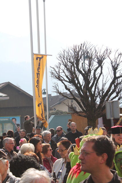 Die Narrenfahne wird gehisst.