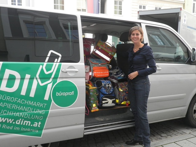 Sozialhilfeaktion: Doris Dim-Knoglinger veranstaltet jedes Jahr, gemeinsam mit dem BAV, eine Schultaschen-Sammelaktion. | Foto: Dim