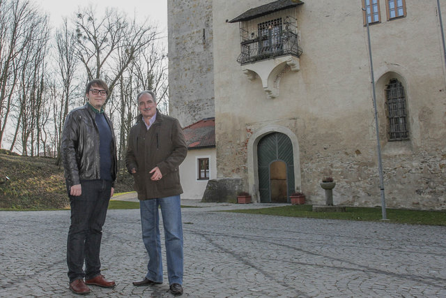 Gemeinderat Sebastian Schuller und Ortsvorsteher Egon Brandl laden interessierte Bürger zur nächsten Informationsveranstaltung am 11. April ein.