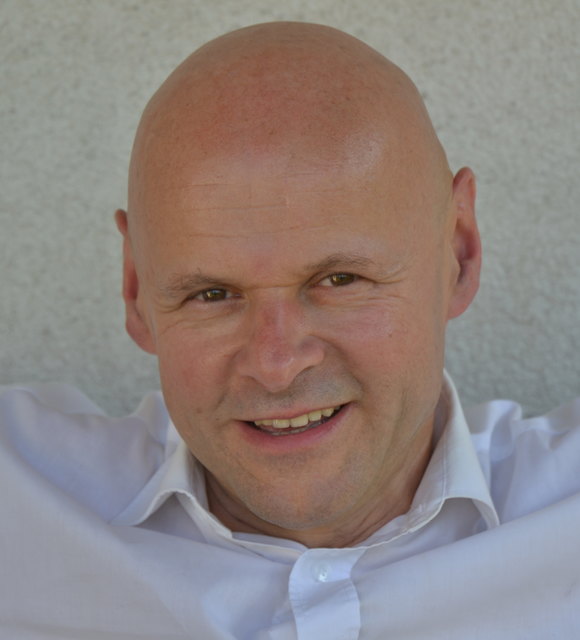 Ein amüsanter Abend für alle Generationen und Musik mit Jörg-Martin Willnauer. | Foto: Foto: KK