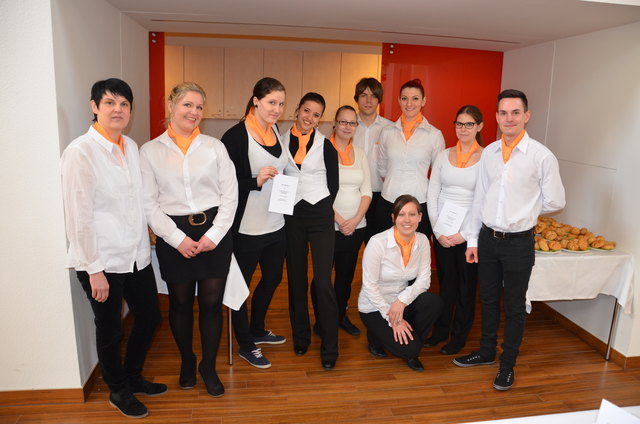 Schüler des ersten und zweiten Jahrgangs sorgten für das leibliche Wohl. | Foto: Christian Keusch