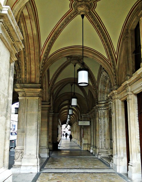 Arkadengang des Seitentraktes