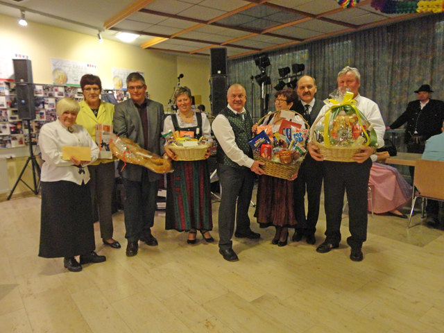 Die Siegerinnen und Sieger des Schätzspiels freuten sich über die schönen Geschenkskörbe. | Foto: KK