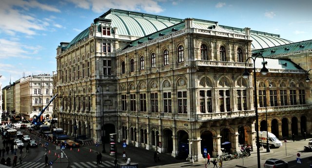 Oper Rückseite Philharmonikerstraße