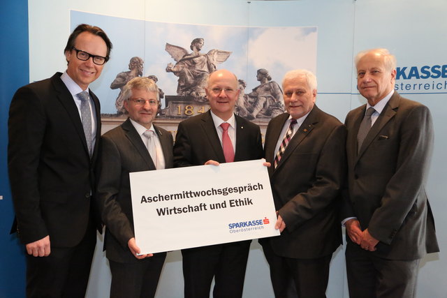 vl. GF IV Oberösterreich DI Dr. Joachim Haindl-Grutsch, Caritas OÖ-Direktor Franz Kehrer, Sparkasse OÖ-Vorstandsvorsitzender Dr. Michael Rockenschaub, Univ.Prof. Dr. Friedrich Schneider, Univ.Prof. Dr. Roman Sandgruber. | Foto: Sparkasse OÖ