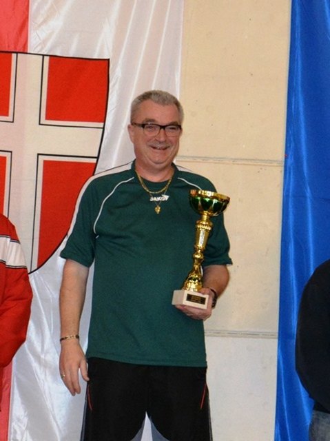 Rudiette” Ettenauer (MGC ASKÖ Herzogenburg – “Senioren 1″) mit sensationellen 99 Schlägen und einem “blauen” Schnitt von 19,800.