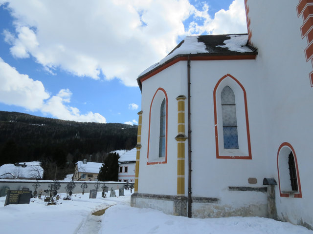 Der süd-östliche Kirchhof mit Gräbern