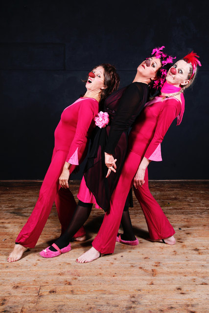 Die Direktorinnen Verena Vondrak, Ilka Kotal und Helgas Hutter beim Clowninnen-Abend. | Foto: Theater Olé