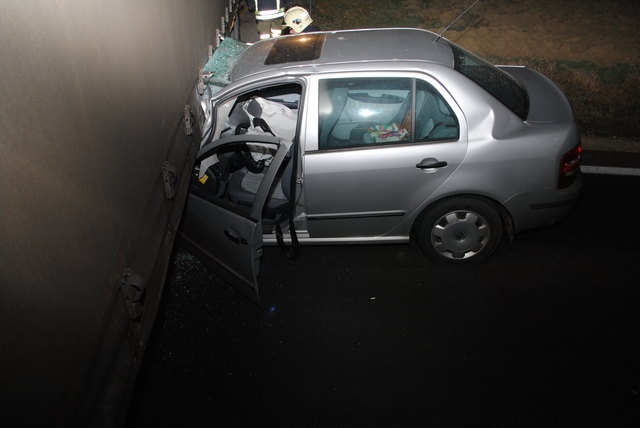 Ein Auto prallte gegen einen Laster: Einer von über 500 Unfällen im vergangenen Jahr.