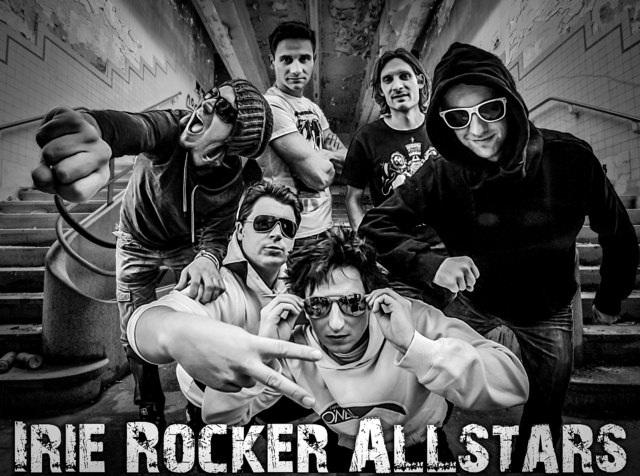 Die Band mit dem Weizer Stefan Kaufmann (M. hinten) stieg in die Ö3 Top 40 ein. | Foto: KK