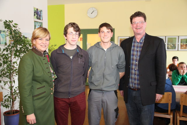 Bildungslandesrätin Barbara Schwarz, Michael Strasser, Stefan Scheiner und Direktor Christian Resch. | Foto: Jürgen Mück