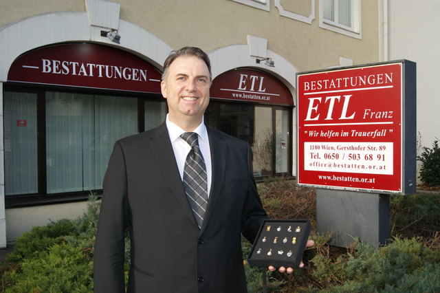 Als Andenken: Unternehmer Franz Etl bietet individuelle Schmuckstücke nicht nur im Trauerfall an. | Foto: Foto: Huber