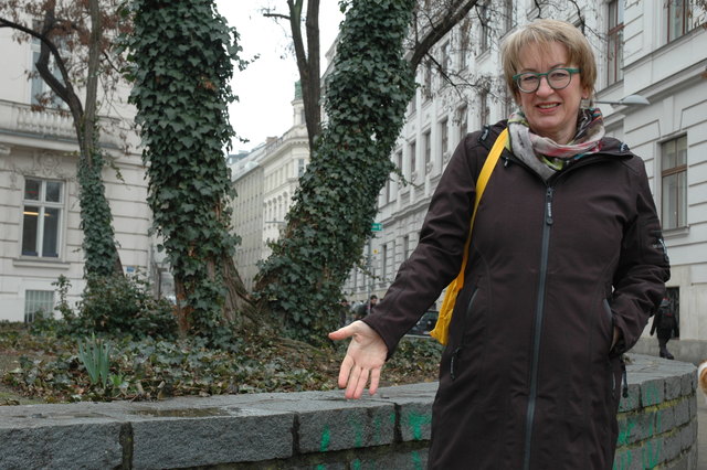 Bezirksrätin Neuroth:  "Hier braucht es dringend ein öffentliches WC!"