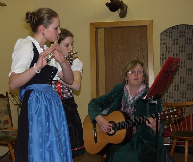Verena Graf, Lydia Reinhart, Renate Formayer - Querflöte, Gitarre