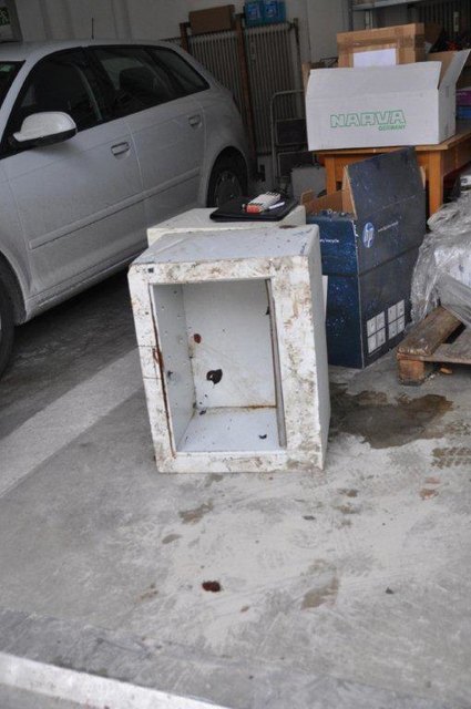 Wo war der Tatort? Der Tresor hat die Maße: 51,5 x 66,5 x 40 cm | Foto: Polizei