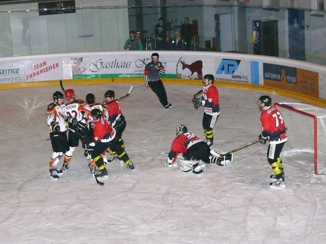 Frohnleiten und Weiz schenkten sich im 1.Finalspiel keinen Zentimeter @Foto:STEHV