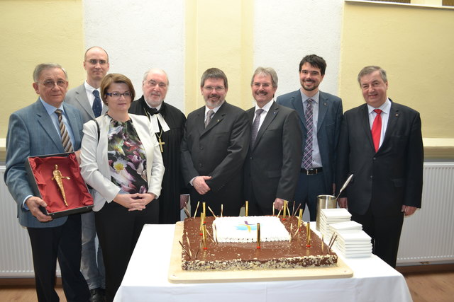 Nach Festgottesdienst und Festakt waren die zahlreichen Festgäste zu einem großen Buffet eingeladen. | Foto: Knogler