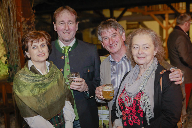Genossen den Abend am Loryhof: Erna und Helmut Klugsberger mit Alois und Maria Litzlbauer aus Lohnsburg.