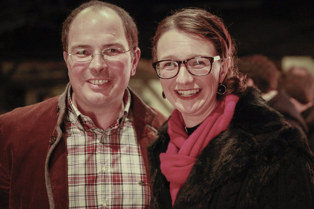 Stefan Schmid vom Stadtmarketing Ried mit Martina Gurtner.